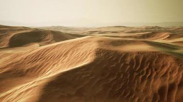 coucher de soleil sur les dunes de sable dans le désert. vallée de la mort, états-unis