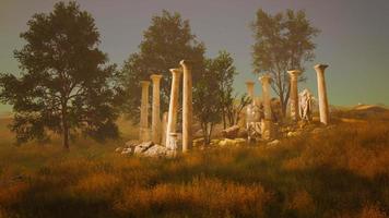 ruines romaines antiques avec des statues brisées photo