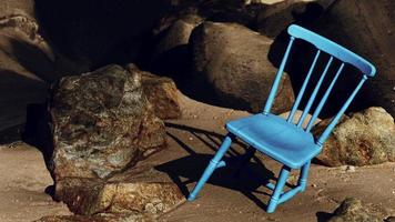 chaise en bois bleu rétro sur la plage photo