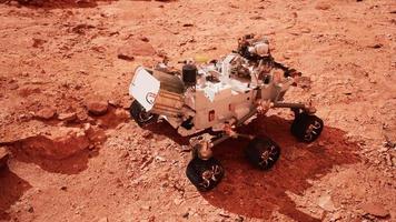mars rover persévérance explorant la planète rouge. éléments fournis par la nasa. photo