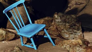 chaise en bois bleu rétro sur la plage photo