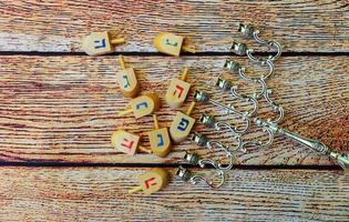 bougies de hanukah célébrant la fête juive photo