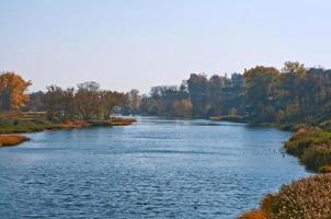 paysage surplombant la rivière. photo