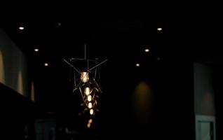 lampes minimalistes au café photo