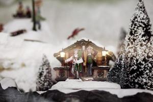 personnes miniatures - skieur sur neige photo