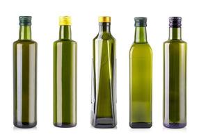 Bouteille d'huile d'olive isolé sur fond blanc photo