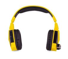 le casque jaune avec un microphone isolé sur fond blanc photo