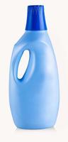 la bouteille en plastique bleu avec des produits chimiques ménagers sur un fond blanc photo