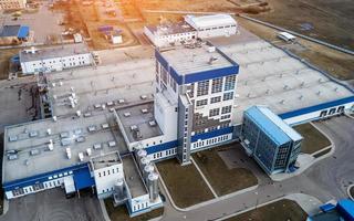 vue de dessus des bâtiments industriels. levé aérien photo