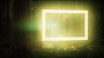 cadre rectangle lumineux au néon dans la forêt de nuit photo