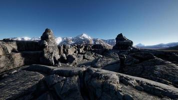 rocher et pierres dans les montagnes des alpes photo
