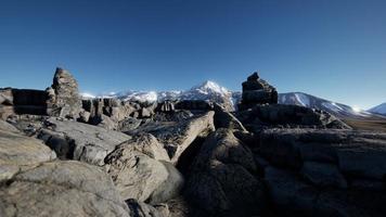 rocher et pierres dans les montagnes des alpes photo