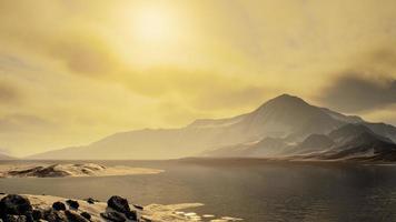 montagnes couvertes de glace dans le paysage antarctique photo