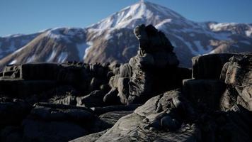 rocher et pierres dans les montagnes des alpes photo