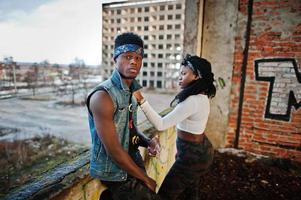 couple de hip-hop afro-américain sur undergraund photo