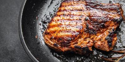 steak de viande viande grillée porc boeuf deuxième plat foo sain photo