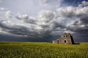 tempête nuages canada maison abandonnée photo