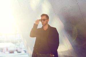 homme américain avec des lunettes de soleil photo