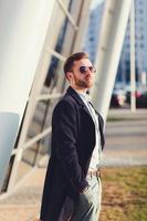 homme à lunettes-aviateurs photo