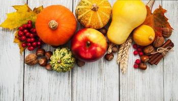 citrouilles et feuilles photo