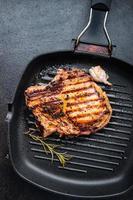 steak de viande viande grillée porc boeuf deuxième plat foo sain photo