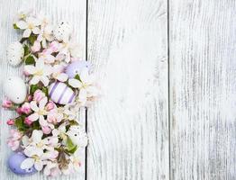 oeufs de pâques avec fleur photo