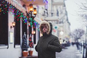 homme dans une veste d'hiver o photo