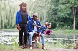 famille afro-américaine élégante et riche photo