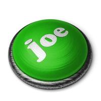 Joe mot sur le bouton vert isolé sur blanc photo