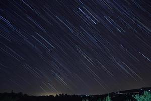 traînées d'étoiles autour de polaris, photo