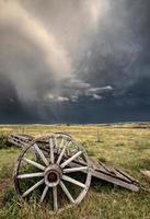 vieux chariot à roue des prairies saskatchewan photo