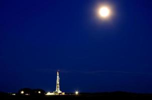 plate-forme de forage de tir de nuit photo