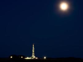 plate-forme de forage de tir de nuit photo