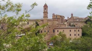 vue sur la ville de montepulciano photo