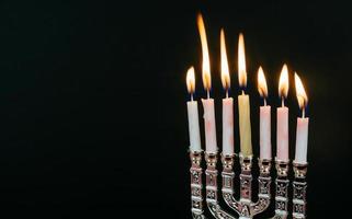 image de fond de hanukkah fête juive avec menorah traditionnelle photo