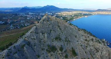 vue aérienne du paysage de montagne. sudak, crimée photo