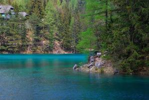 lac vert lors d'une randonnée photo