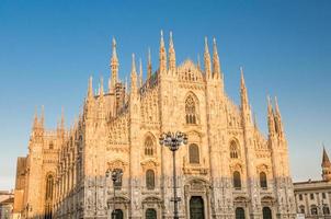 La cathédrale du Duomo de Milan sur la place Piazza del Duomo, Milan, Italie photo
