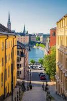 Escalier de la rue étroite jusqu'au lac Malaren, Stockholm, Suède photo