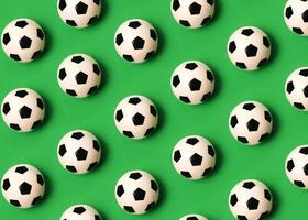 motif géométrique fait avec des ballons de football photo