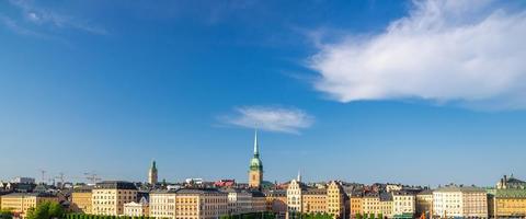 vue aérienne de l'horizon de stockholm avec des bâtiments traditionnels, suède photo
