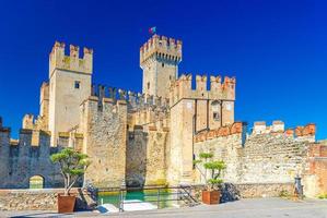 château scaligero castello di sirmione forteresse de l'ère scaliger dans le centre historique de sirmione photo