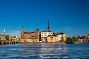 L'île de Riddarholmen avec des flèches d'église de Riddarholm, Stockholm, Suède photo