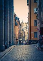 rue étroite typique de la suède avec des pavés, stockholm, suède