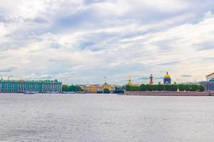 paysage urbain de la ville de saint-pétersbourg leningrad photo