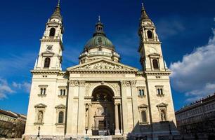 façade de st. Basilique catholique romaine de Stephen, Budapest, Hongrie photo
