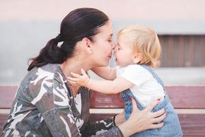 mère avec son bébé photo