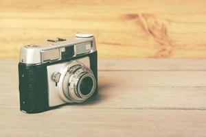 appareil photo vintage sur fond de bois