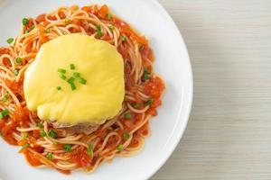 sauce tomate spaghetti au hambourg et fromage photo