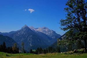 haute montagne pointue photo